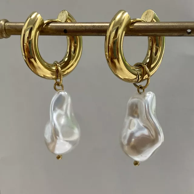 Amore pearl earrings