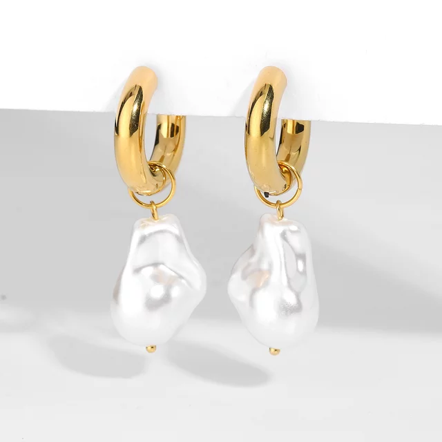 Amore pearl earrings